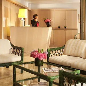 Au Pacific Hotel
